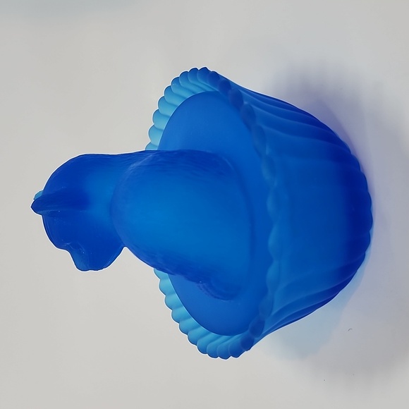 VINTAGE WESTMORELAND FROSTED BLUE SATIN GLASS CAT IN BASKET CANDY DISH - Picture 15 of 15